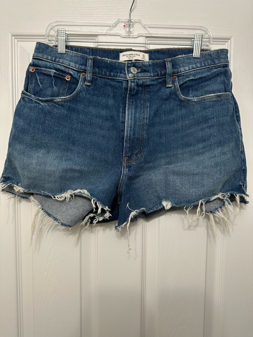 Abercrombie & Fitch The Mom Short High Rise 12/31